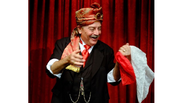 Color-Changing Handkerchief by Pop Haydn