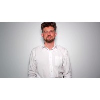Daumen by Tobias Dostal