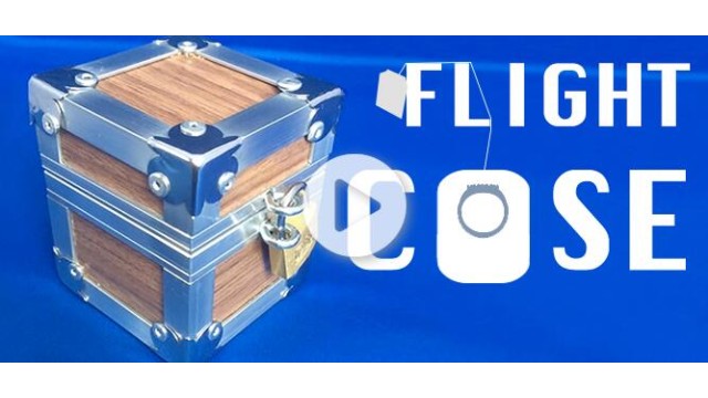 Flight Case by Leo Smetsers