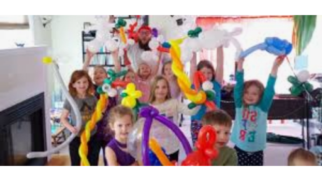 Udemy - Close up, Stage Magic, Kids Party Hosting, and Balloon Twist - Magic DVDs