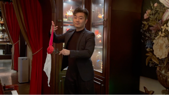 Fantasy Rose by Leon, Bond Lee & MS Magic - Close-Up Tricks & Street Magic