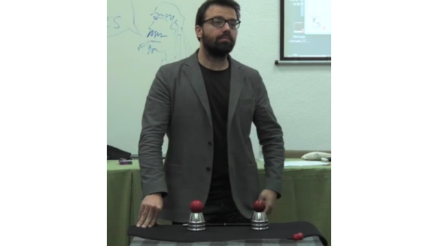 Pipo Villanueva – Universidad Maria Cristina (Spanish) - Close-Up Tricks & Street Magic Pipo Villanueva – Universidad Maria Cristina (Spanish) - Close-Up Tricks & Street Magic